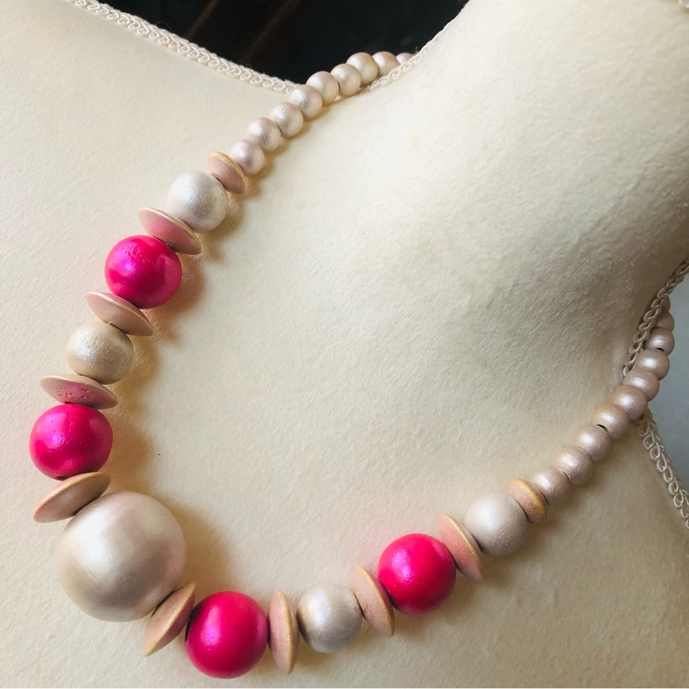 Vintage pink and pearl tone wood bead necklace
